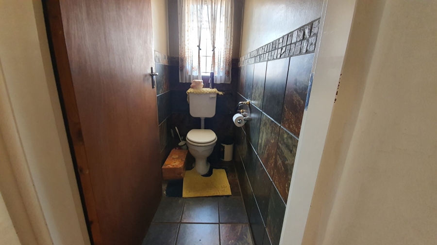 4 Bedroom Property for Sale in Fleurdal Free State